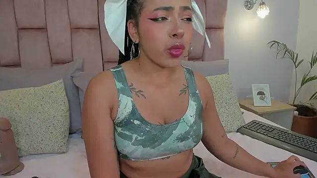 Snapshot of momo_ayasse chatting on November 2025 02:36:01 AM momo ayasse online show from November 2025 02:36:01 AM