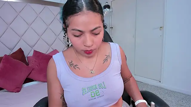 Snapshot of momo_ayasse chatting on December 2025 09:54:02 PM momo ayasse online show from December 2025 09:54:02 PM