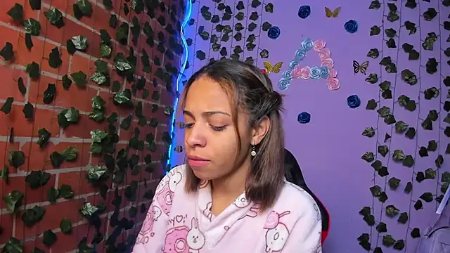 yumi hanna online show from November 2025 12:33:01 AM