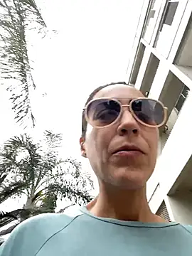 lucioliveira online show from May 2026 12:45:01 PM