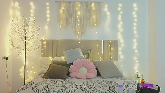 Little mia   online show from December 2025 10:38:01 PM