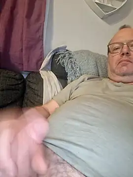 Snapshot of pettson72 chatting on April 2026 08:34:01 PM pettson72 online show from April 2026 08:34:01 PM