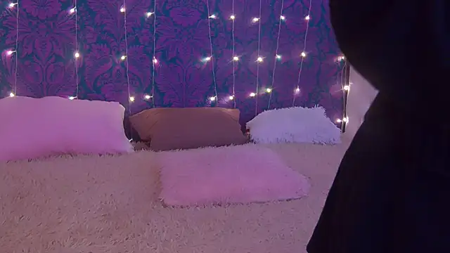 CherrRoses online show from November 2025 04:09:02 PM