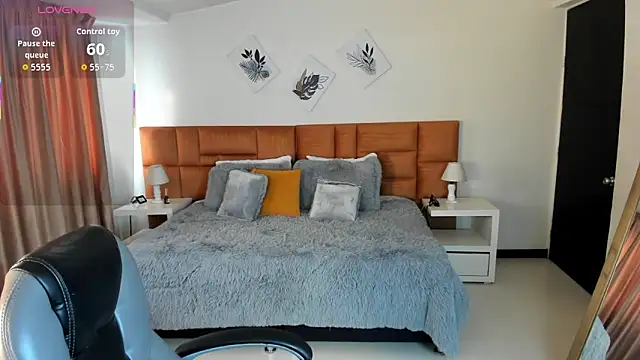 Catti Brie online show from October 2025 12:05:01 PM