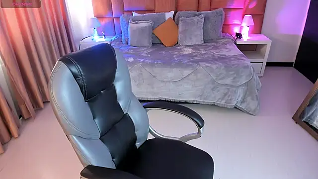 Catti Brie online show from November 2025 11:54:01 AM