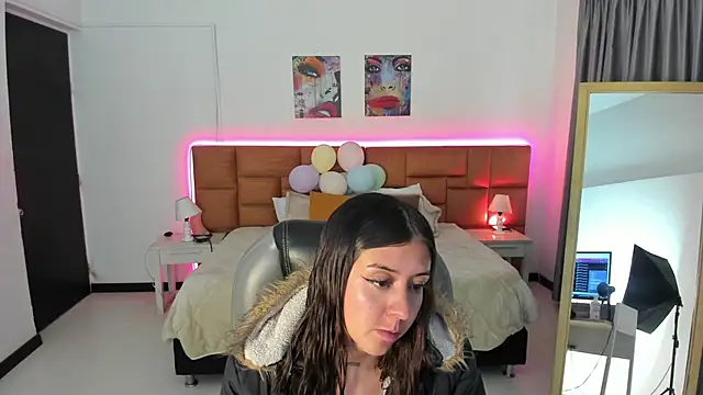 Catti Brie online show from May 2026 11:39:02 AM