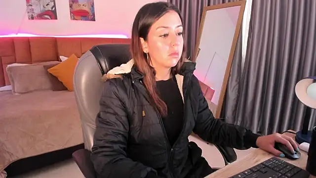 Snapshot of Catti_Brie chatting on June 2026 11:35:02 AM Catti Brie online show from June 2026 11:35:02 AM