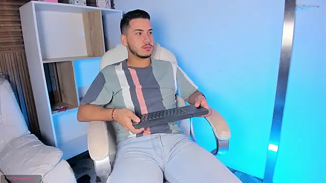 Snapshot of Axel_grey_ chatting on September 2025 12:20:01 PM Axel grey online show from September 2025 12:20:01 PM