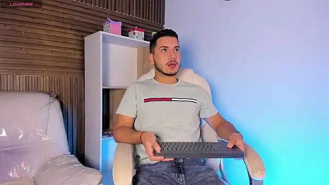 Snapshot of Axel_grey_ chatting on October 2025 12:22:02 PM Axel grey online show from October 2025 12:22:02 PM