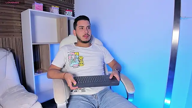 Snapshot of Axel_grey_ chatting on October 2025 12:13:02 PM Axel grey online show from October 2025 12:13:02 PM