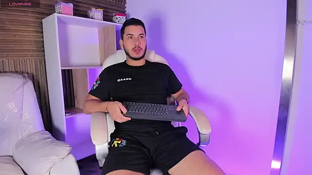 Snapshot of Axel_grey_ chatting on October 2025 12:28:02 PM Axel grey online show from October 2025 12:28:02 PM