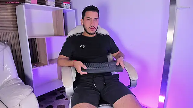 Snapshot of Axel_grey_ chatting on October 2025 12:17:02 PM Axel grey online show from October 2025 12:17:02 PM