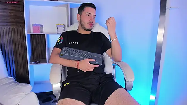 Snapshot of Axel_grey_ chatting on November 2025 12:37:02 PM Axel grey online show from November 2025 12:37:02 PM