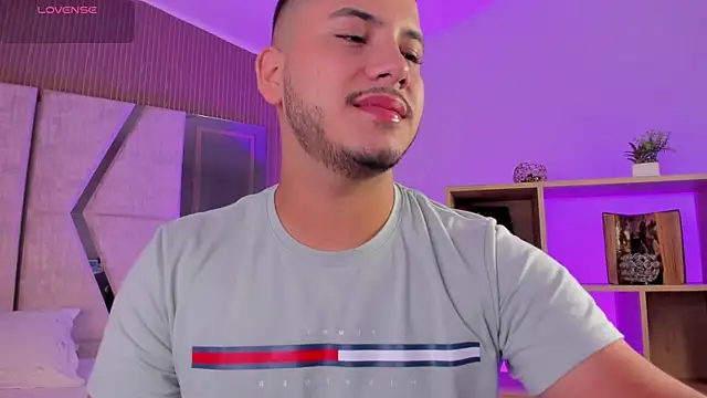 Snapshot of Axel_grey_ chatting on April 2026 12:44:02 PM Axel grey online show from April 2026 12:44:02 PM
