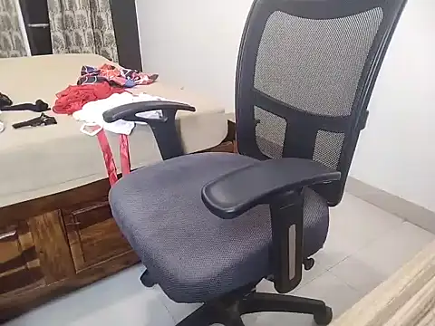 Cynthia011 online show from October 2025 01:40:02 PM