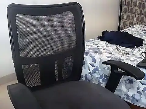 Cynthia011 online show from October 2025 01:43:02 PM