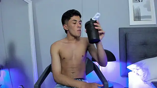 Tylerffoxx online show from November 2025 08:11:01 PM