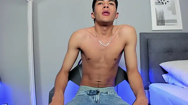 Tylerffoxx online show from November 2025 08:41:01 PM