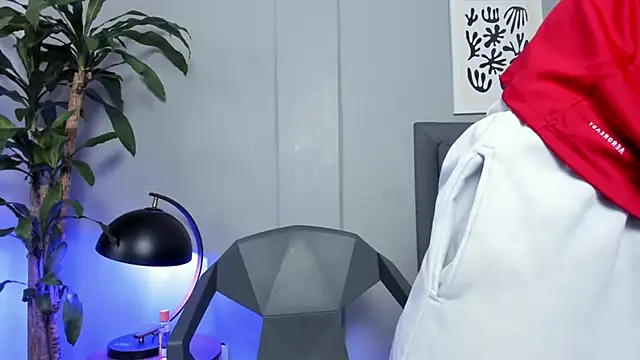 Tylerffoxx online show from May 2026 09:33:01 PM