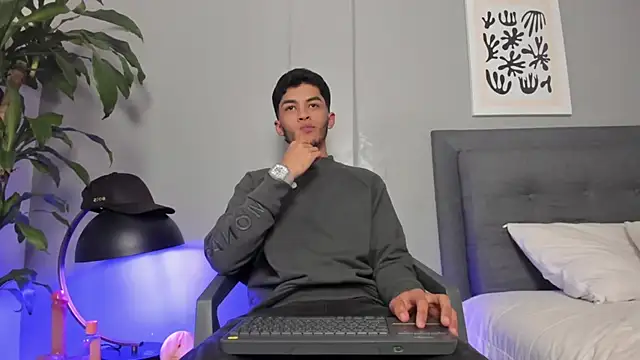 Tylerffoxx online show from June 2026 06:16:02 AM