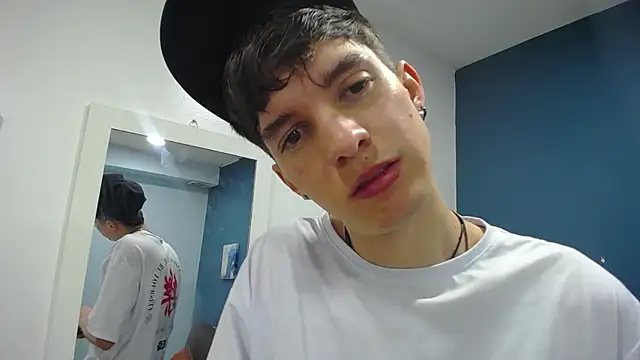 Jheampiiero online show from November 2025 12:49:02 PM