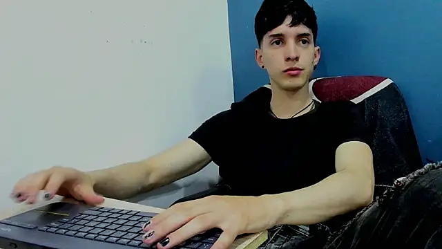 Jheampiiero online show from December 2025 02:11:01 PM