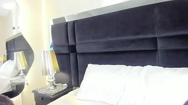 CarolineLee  online show from June 2026 10:36:02 PM