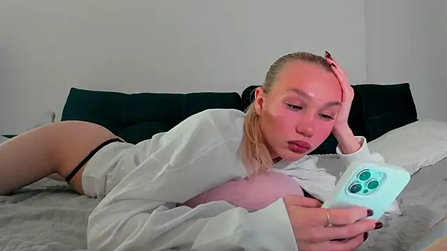 Snapshot of cuteleraay chatting on October 2025 08:29:02 PM cuteleraay online show from October 2025 08:29:02 PM