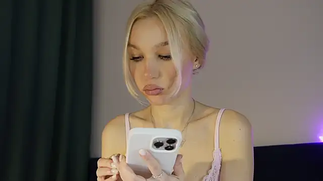 cuteleraay online show from February 2026 09:51:01 PM