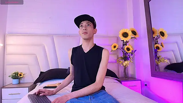 Snapshot of Ashton_Myers chatting on October 2025 08:37:02 PM Ashton Myers online show from October 2025 08:37:02 PM