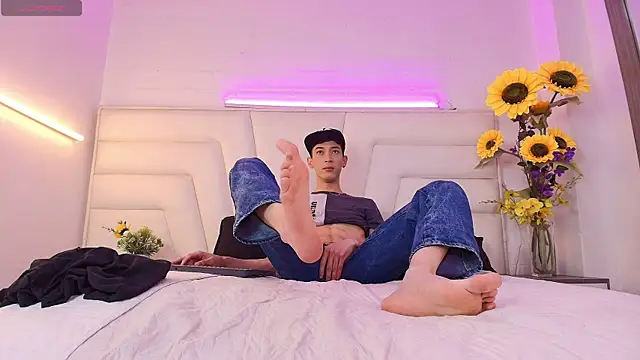 Snapshot of Ashton_Myers chatting on October 2025 08:40:02 PM Ashton Myers online show from October 2025 08:40:02 PM