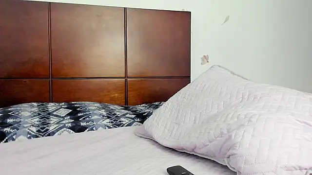 Snapshot of marie_pourtoii chatting on December 2025 01:01:02 AM marie pourtoii online show from December 2025 01:01:02 AM