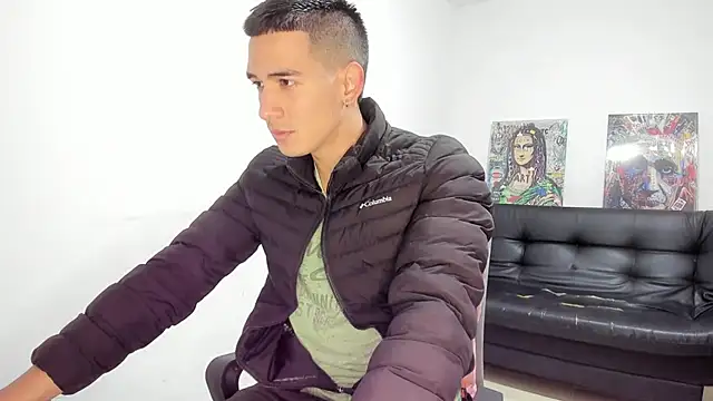 Snapshot of Mike3Xxx chatting on September 2025 12:43:01 AM Mike3Xxx online show from September 2025 12:43:01 AM