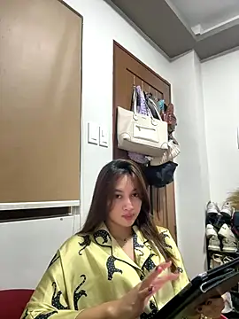 LanySylvia online show from November 2025 04:07:02 PM