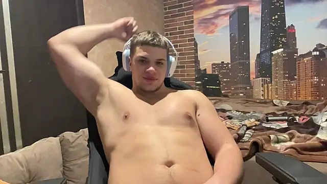 MusclePhantom online show from November 2025 09:36:02 PM