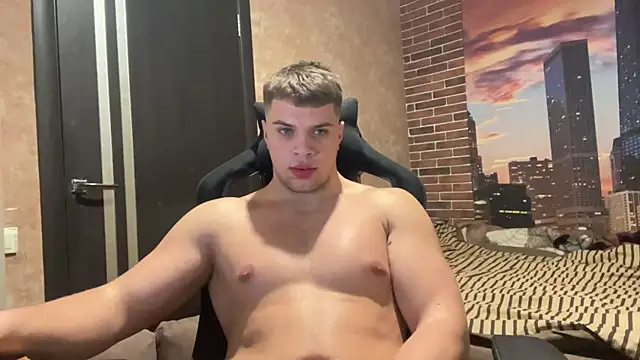 MusclePhantom online show from December 2025 10:04:02 PM