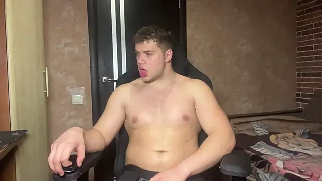 MusclePhantom online show from May 2026 08:16:01 PM