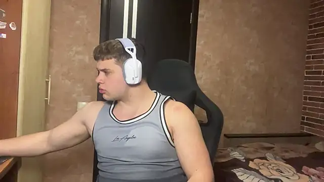 MusclePhantom online show from May 2026 08:58:01 PM