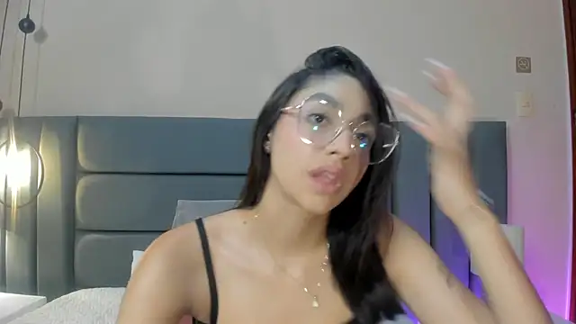 IvyJhons online show from October 2025 12:14:02 PM