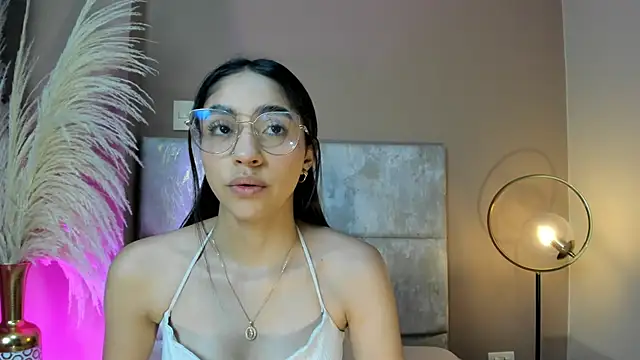 IvyJhons online show from December 2025 12:00:01 PM