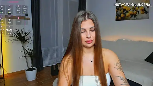 Snapshot of Cutie_Lui chatting on October 2025 07:17:01 AM Cutie Lui online show from October 2025 07:17:01 AM