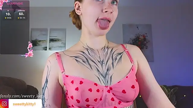 Snapshot of sweettykitty chatting on October 2025 01:34:02 PM sweettykitty online show from October 2025 01:34:02 PM