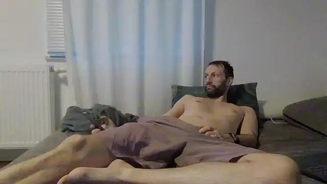 Snapshot of XLBarehengst chatting on December 2025 02:48:01 PM XLBarehengst online show from December 2025 02:48:01 PM