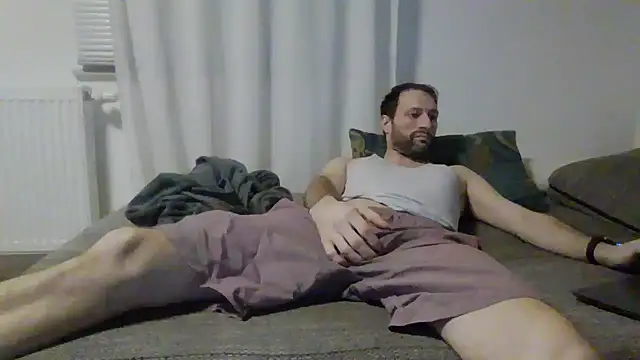 Snapshot of XLBarehengst chatting on December 2025 10:07:01 PM XLBarehengst online show from December 2025 10:07:01 PM