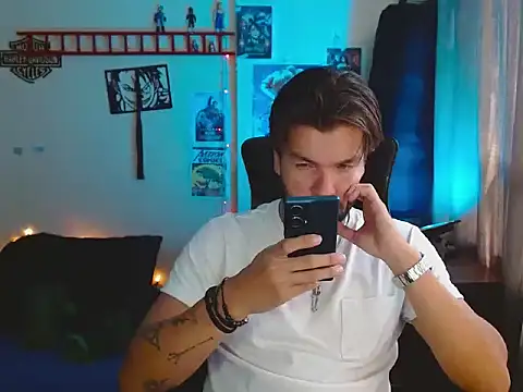 Snapshot of cortelioni_massimo_ chatting on October 2025 07:43:01 PM cortelioni massimo online show from October 2025 07:43:01 PM