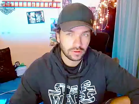 Snapshot of cortelioni_massimo_ chatting on December 2025 12:26:02 AM cortelioni massimo online show from December 2025 12:26:02 AM