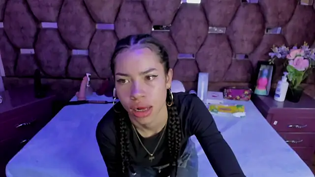 Nanis James online show from May 2026 03:02:01 AM
