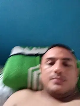 Geral Yeraldyn09 online show from September 2025 09:38:02 PM