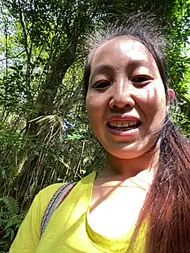 Huong-Ly online show from October 2025 01:29:01 AM