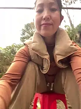 Snapshot of Huong-Ly chatting on February 2026 09:06:01 AM Huong-Ly online show from February 2026 09:06:01 AM